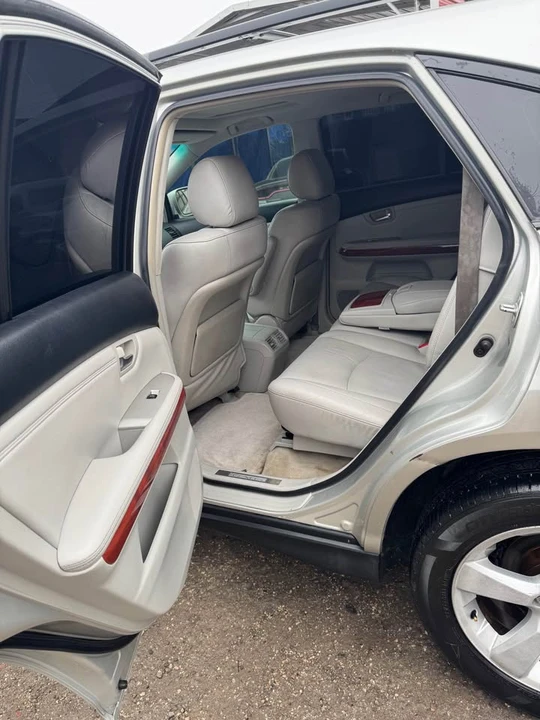 2006 Lexus RX 2nd Gen - Image 11 of 16