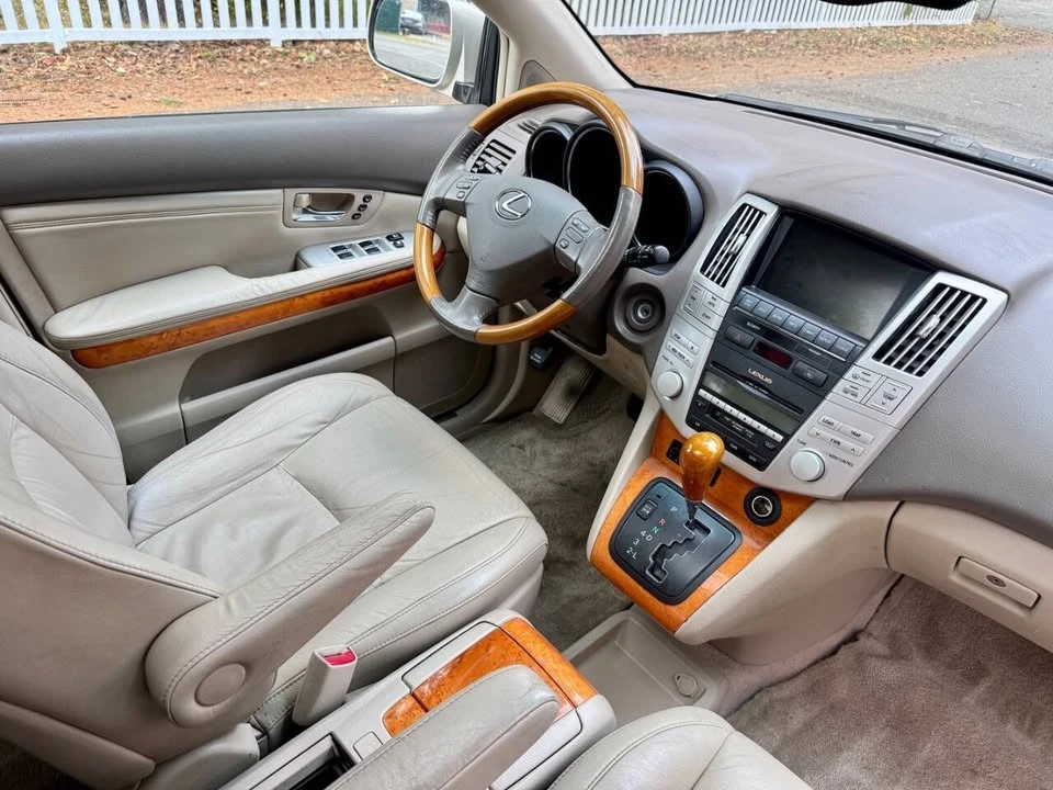 2006 Lexus RX 2nd Gen - Image 11 of 17