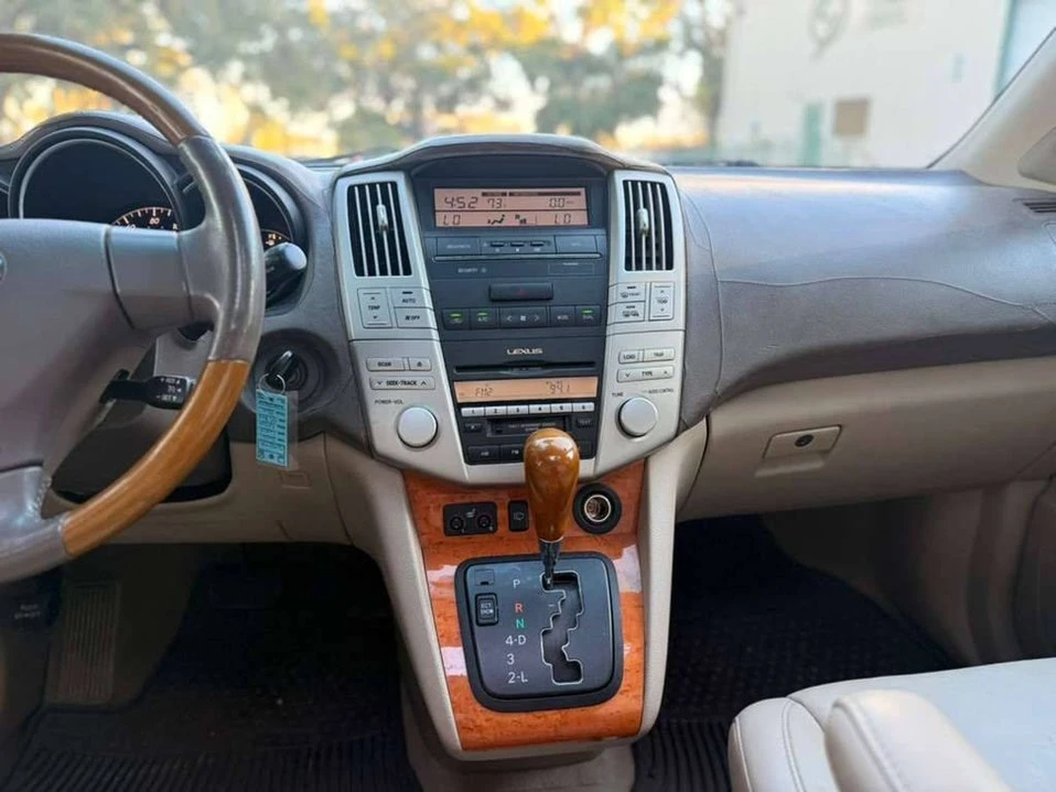2006 Lexus RX 2nd Gen - Image 13 of 16