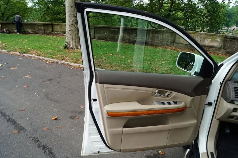 2006 Lexus RX 2nd Gen - Image 16 of 20