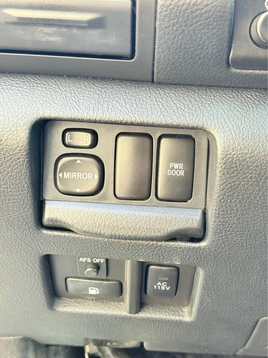 2006 Lexus RX 2nd Gen - Image 16 of 17