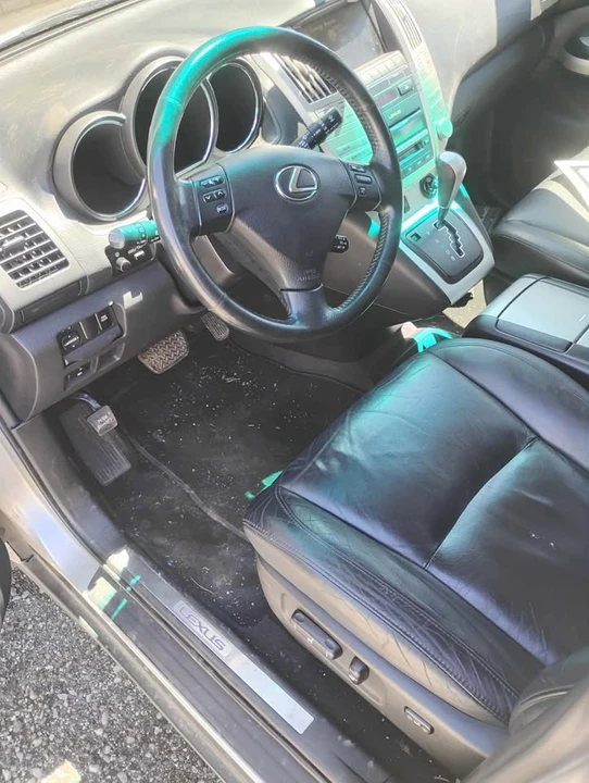 2006 Lexus RX 2nd Gen - Image 2 of 3