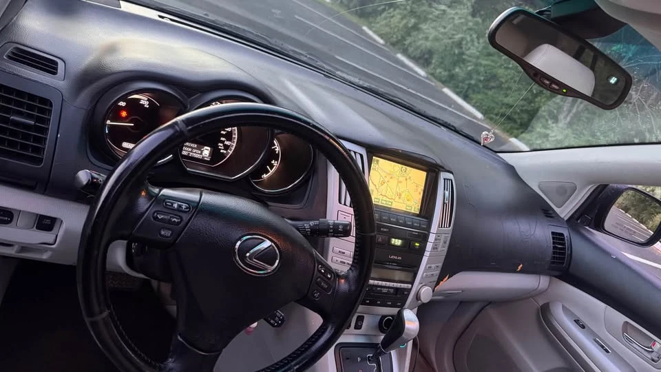 2006 Lexus RX 2nd Gen - Image 5 of 19