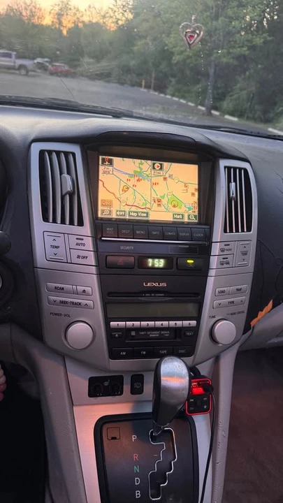 2006 Lexus RX 2nd Gen - Image 6 of 19