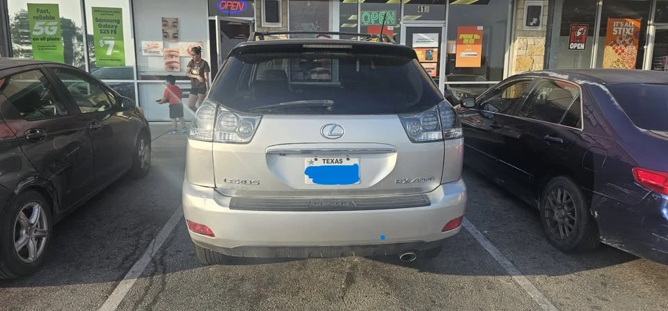 2006 Lexus RX 2nd Gen - Image 2 of 9