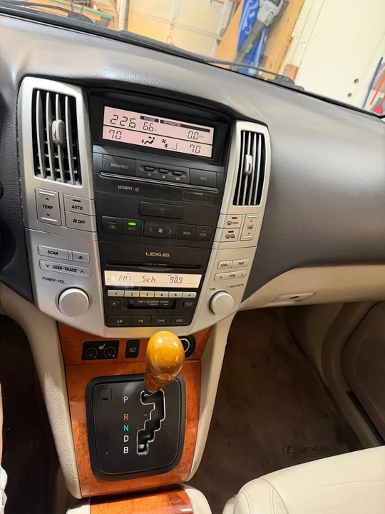 2006 Lexus RX 2nd Gen - Image 10 of 17