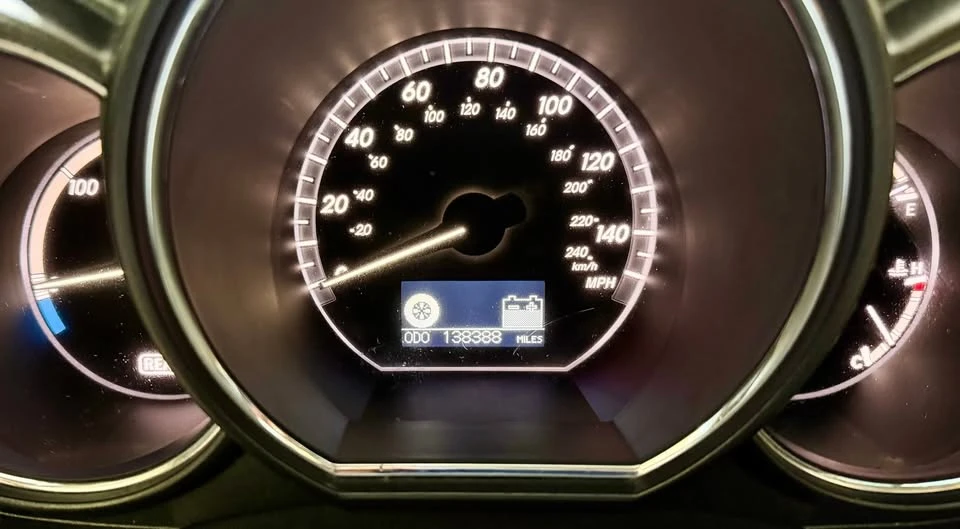 2006 Lexus RX 2nd Gen - Image 9 of 17
