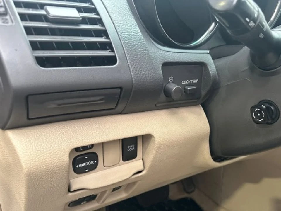 2006 Lexus RX 2nd Gen - Image 16 of 19