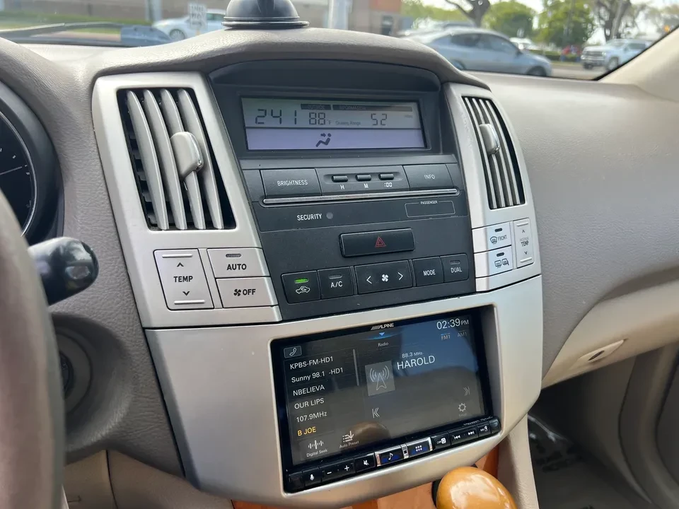 2006 Lexus RX 2nd Gen - Image 6 of 15