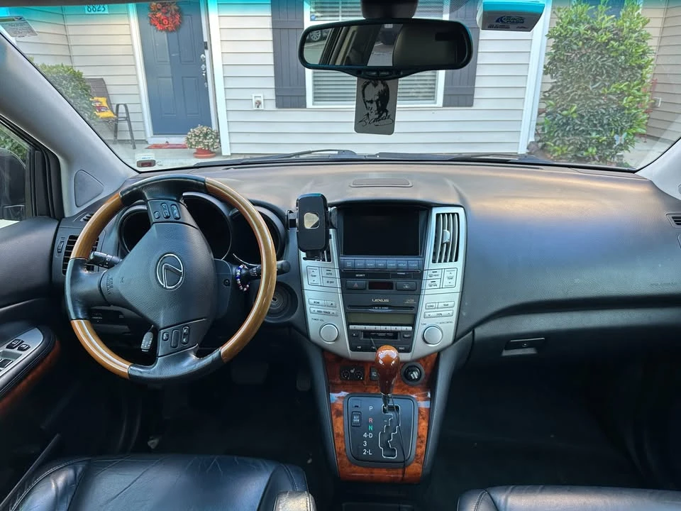 2006 Lexus RX 2nd Gen - Image 5 of 9
