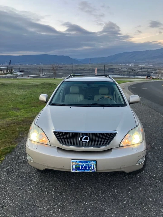 2006 Lexus RX 2nd Gen - Image 2 of 15