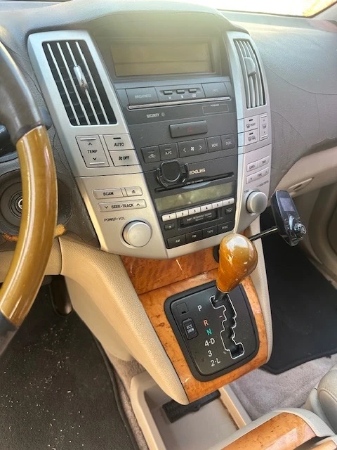2006 Lexus RX 2nd Gen - Image 11 of 14