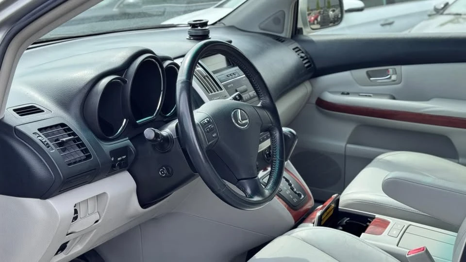 2006 Lexus RX 2nd Gen - Image 11 of 14