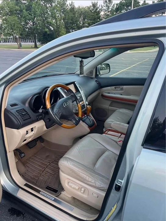 2006 Lexus RX 2nd Gen - Image 5 of 10