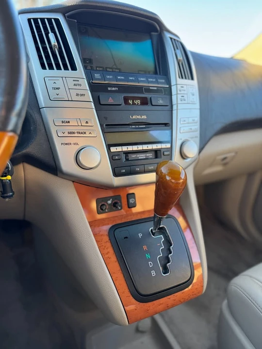 2006 Lexus RX 2nd Gen - Image 10 of 19