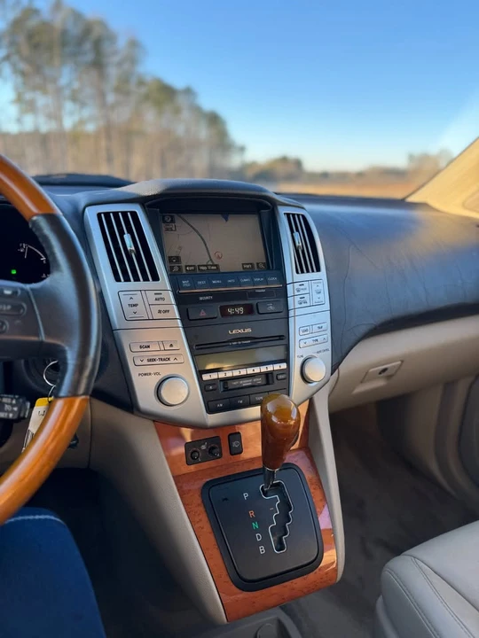 2006 Lexus RX 2nd Gen - Image 11 of 19