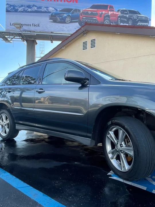 2006 Lexus RX 2nd Gen - Image 6 of 9