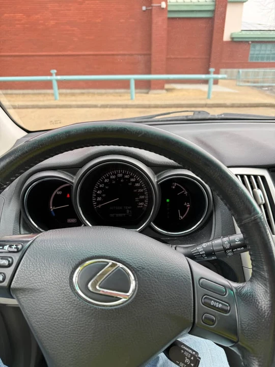 2006 Lexus RX 2nd Gen - Image 17 of 19
