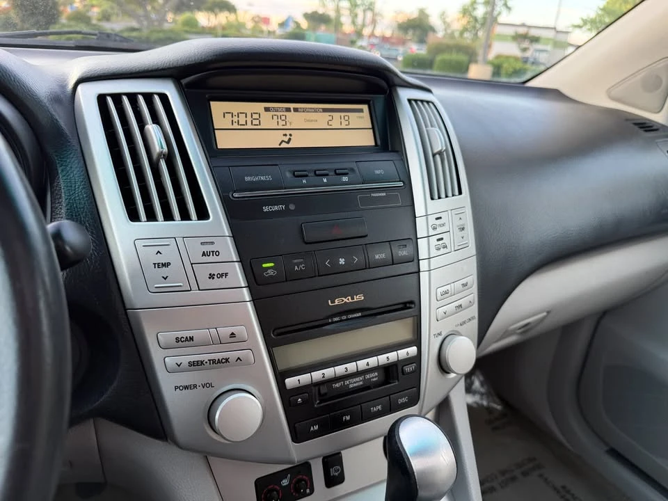2006 Lexus RX 2nd Gen - Image 16 of 20