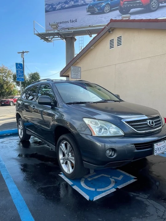 2006 Lexus RX 2nd Gen - Image 2 of 9