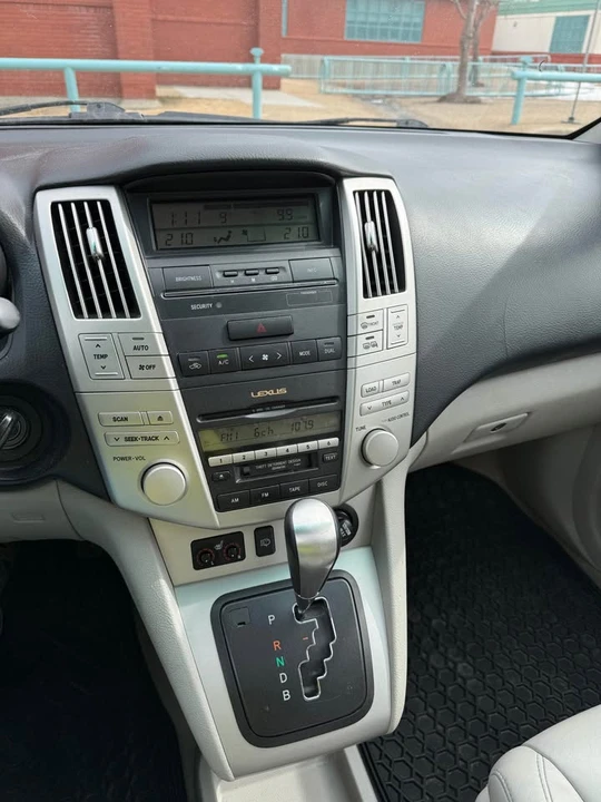2006 Lexus RX 2nd Gen - Image 16 of 19
