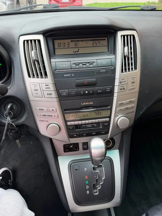 2006 Lexus RX 2nd Gen - Image 10 of 12