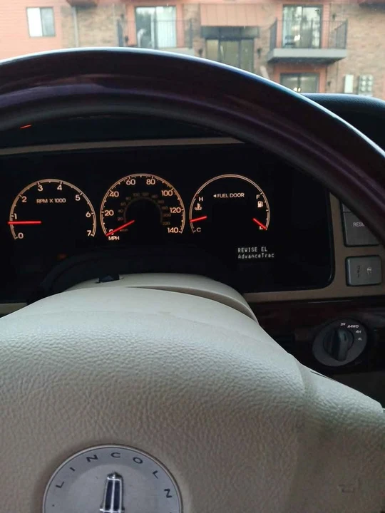 2006 Lincoln Continental - Image 8 of 11