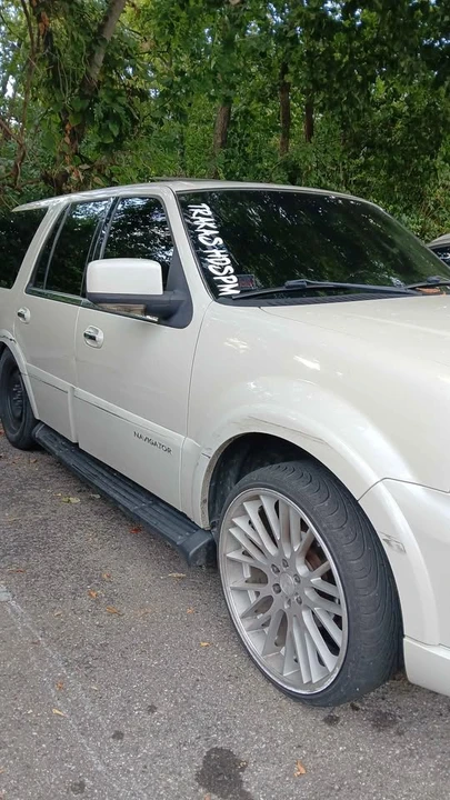 2006 Lincoln Continental - Image 3 of 11