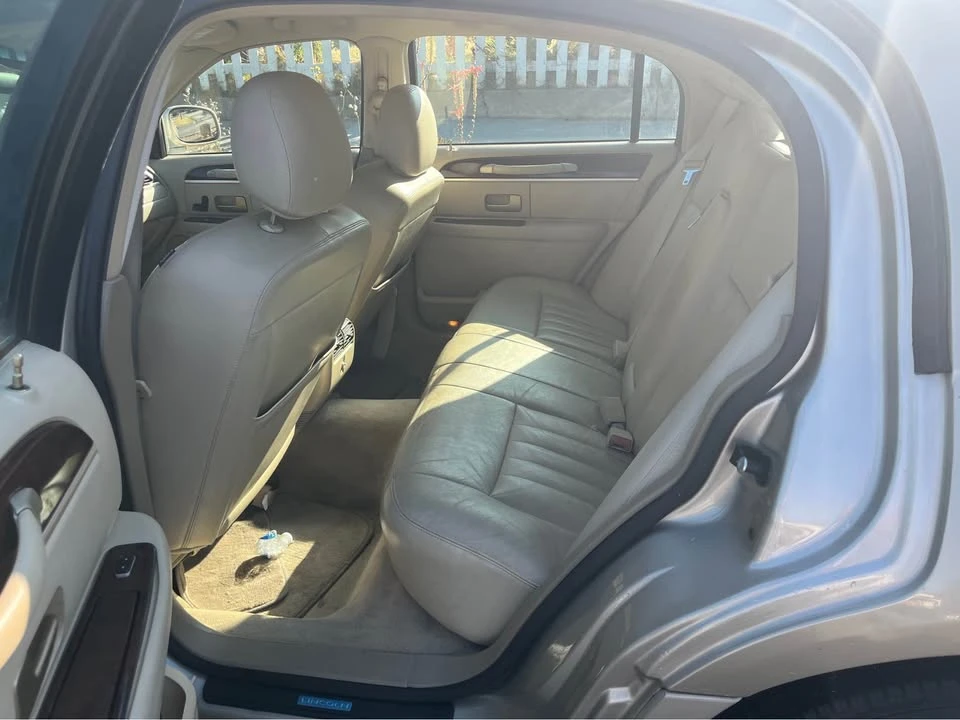 2006 Lincoln Continental - Image 2 of 9