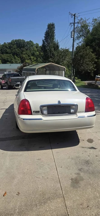 2006 Lincoln Town Car - Image 3 of 12