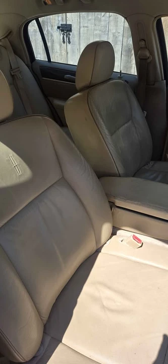 2006 Lincoln Town Car - Image 6 of 12