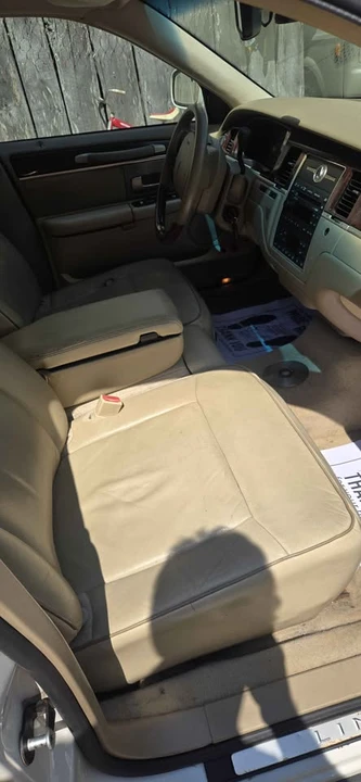 2006 Lincoln Town Car - Image 5 of 12