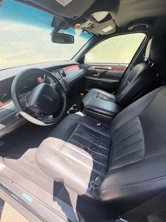 2006 Lincoln Continental - Image 9 of 11