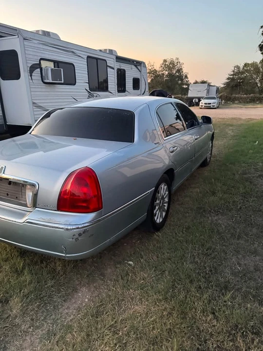 2006 Lincoln Continental Mark VII - Image 2 of 9