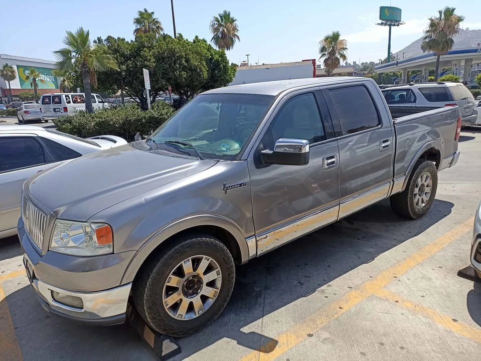 2006 Lincoln Mark LT - Image 3 of 10