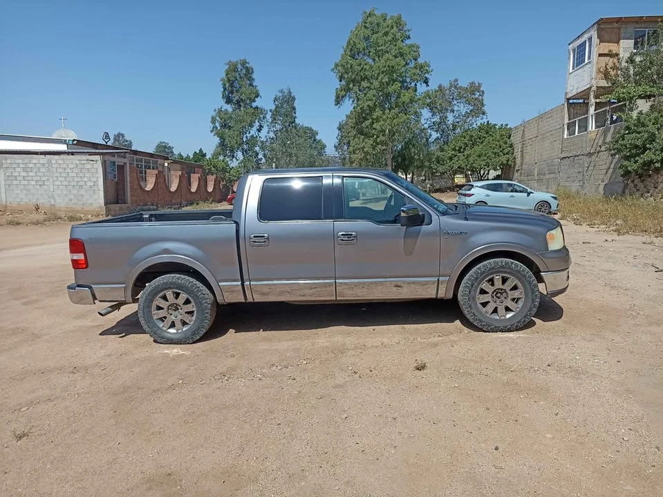 2006 Lincoln Mark LT - Image 5 of 10