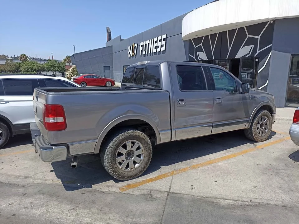 2006 Lincoln Mark LT - Image 4 of 10