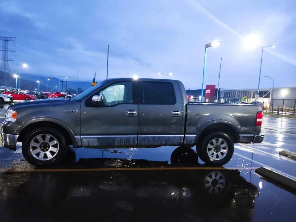 2006 Lincoln Mark LT - Image 2 of 10