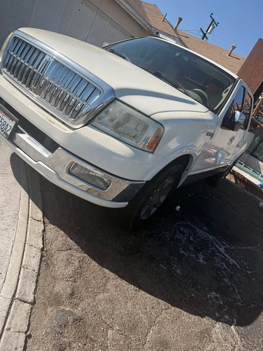 2006 Lincoln Mark LT - Image 2 of 9