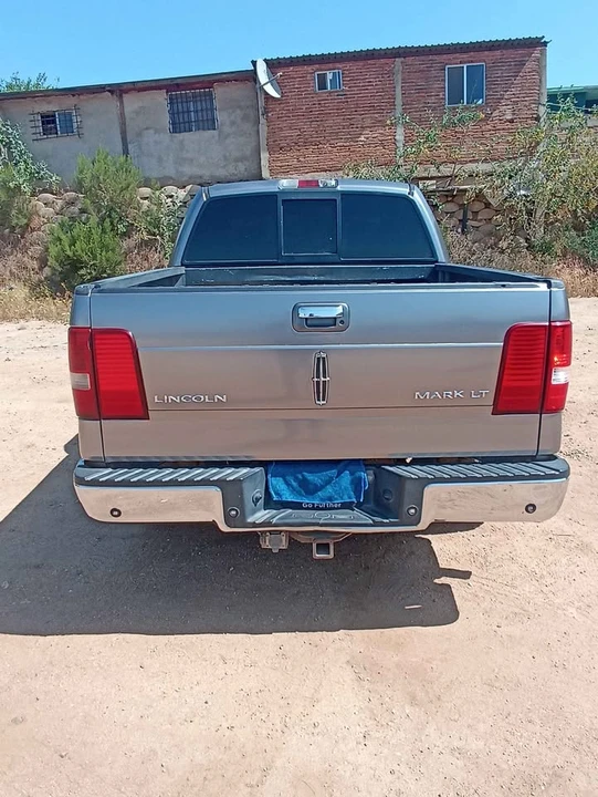 2006 Lincoln Mark LT - Image 8 of 10