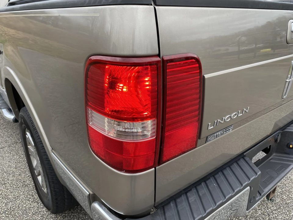 2006 Lincoln Mark LT - Image 18 of 31
