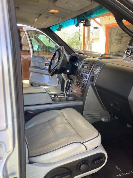 2006 Lincoln Mark LT - Image 8 of 10
