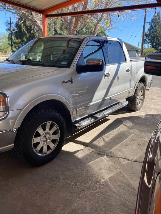 2006 Lincoln Mark LT - Image 3 of 10