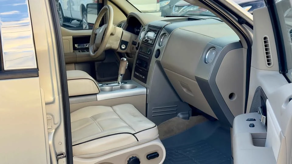 2006 Lincoln Mark LT - Image 10 of 19
