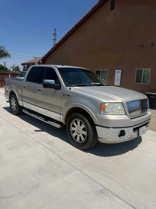 2006 Lincoln Mark LT - Image 2 of 6