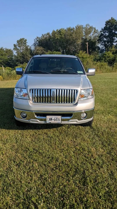 2006 Lincoln Mark LT - Image 2 of 10