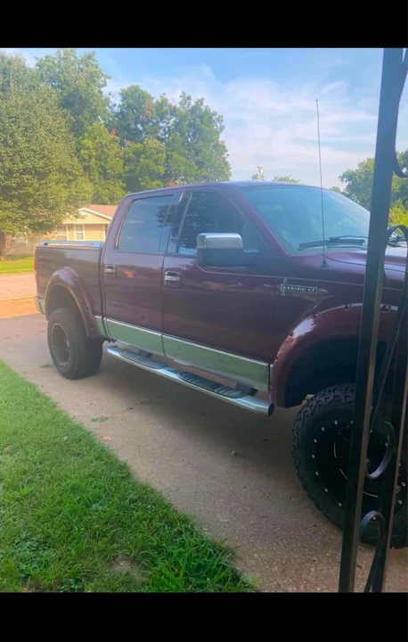 2006 Lincoln Mark LT - Image 2 of 11