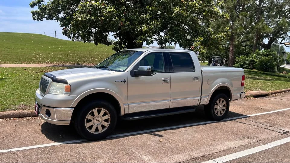 2006 Lincoln Mark LT - Image 2 of 7