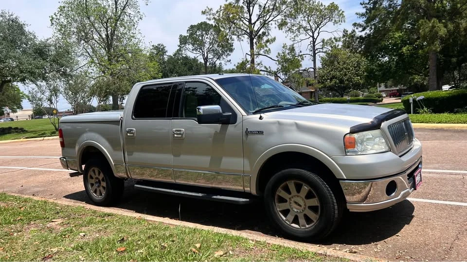 2006 Lincoln Mark LT - Image 2 of 7