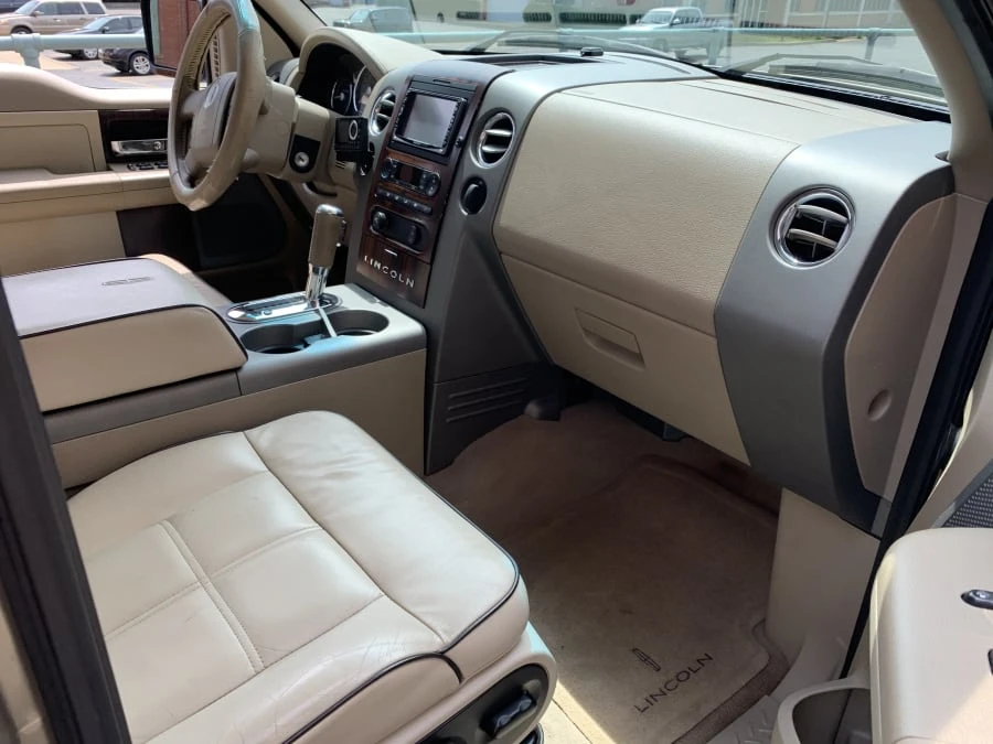 2006 Lincoln Mark LT - Image 6 of 8